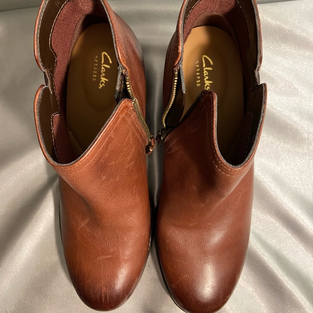 Clarks ankle boot - size 5
